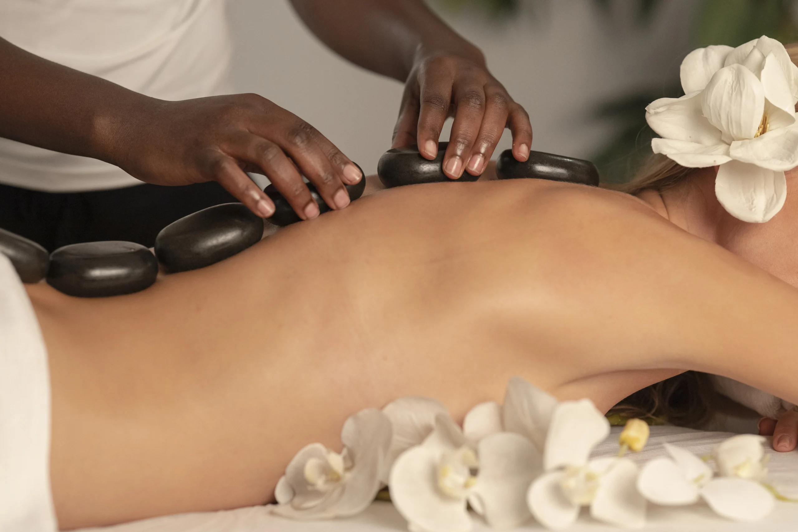 Laama_Grand_Wellness_back_massage